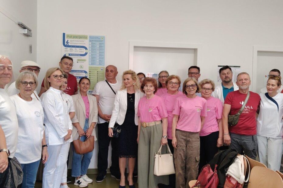 Oglasna ploča projekta Survivorship Kit postavljena u OB Varaždin